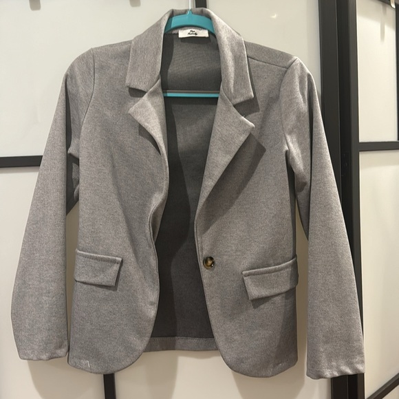 Stylish grey blazer, size 2, versatile & perfect for casual or formal occasions - Picture 3 of 3